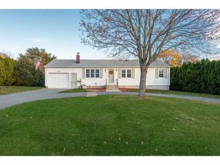 293 Old County Rd, Smithfield RI  02917-3524 exterior