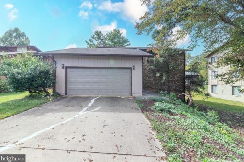 5254 Signal Hill Dr, Springfield VA  22015-2164 exterior