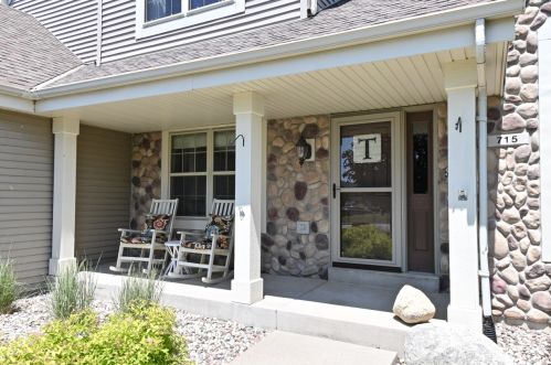 715 Apple Orchard Dr, Waterford WI  53185-2895 exterior