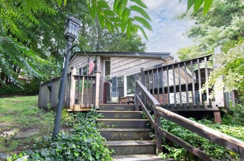 25 Oxford St, Bethel, CT 06801-2216