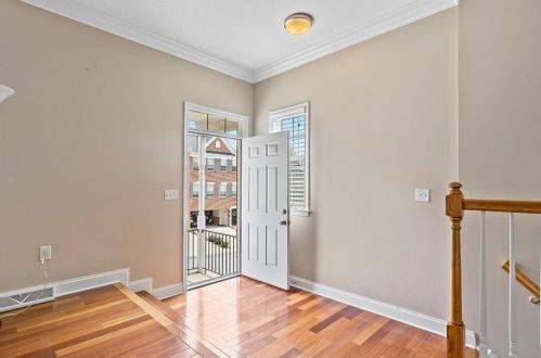 700 Highpointe Cir, Pittsburgh, PA 15220-1856