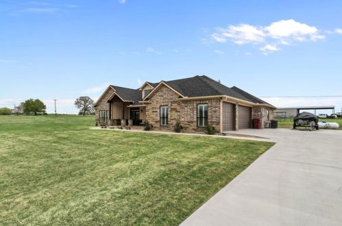 1410 Shore Dr, Bonham, TX 75418-5255