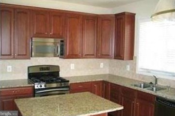 15638 Picketts Store Pl, Haymarket VA  20169-6143 exterior