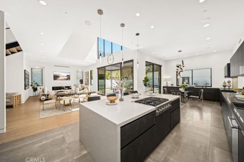 18852 Canyon Crest Dr, Orange CA 92861-2806 exterior