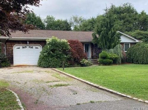 173 Cedar Rd, Elwood, NY 11731-4636