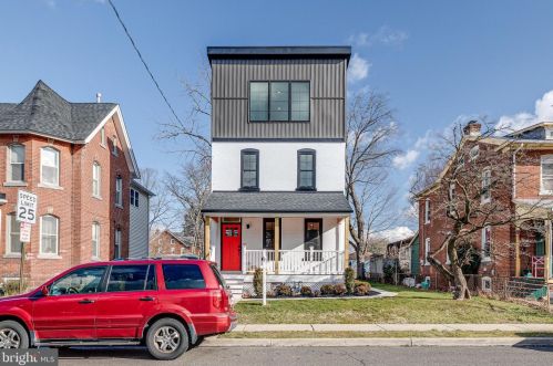 37 4th St, Lansdale, PA 19446-2601