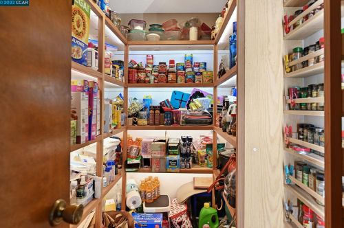 5525 Merritt Dr, Concord CA 94521-4708 exterior