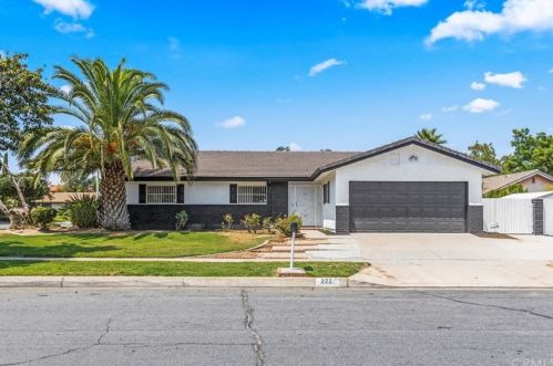 222 Condor Dr, Rialto CA  92377-4718 exterior