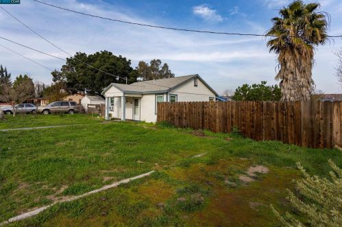 50 Bolton Rd, Oakley, CA 94561-2728