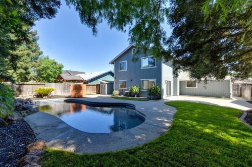 9262 Mapleview Way, Elk Grove CA  95758-5007 exterior