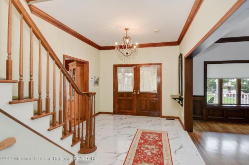 515 Seven Bridges Rd, Little Silver NJ  07739-1742 exterior