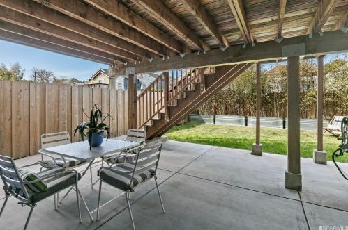 1470 12th St, Oakland CA 94607-2048 exterior