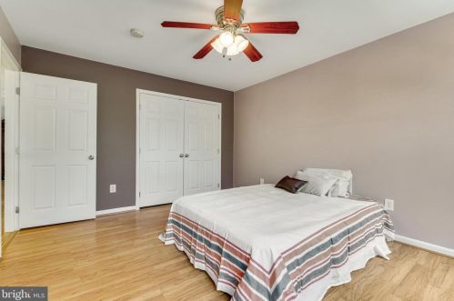 11 Broad Way, Lovettsville VA  20180-8608 exterior