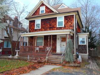 311 3rd Ave, Roselle, NJ 07203-1133