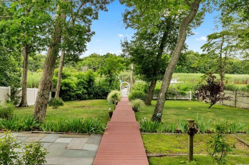 49 Crystal Beach Blvd, Moriches NY  11955-1909 exterior