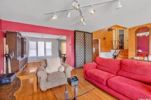 1506 Peapond Rd, North Bellmore NY  11710-2924 exterior