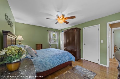 15 Sandburg Dr, Morganville NJ  07751-1428 exterior