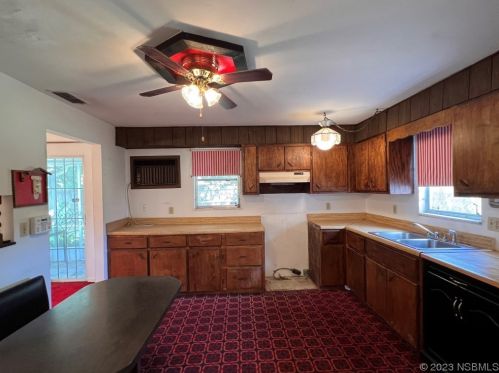 907 Derbyshire Rd, Daytona Beach FL 32117-3802 exterior