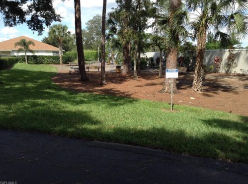 407 Crossfield Cir, Naples FL  34104-4721 exterior