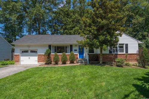 9 Doris Ct, Northport, NY 11768-2000