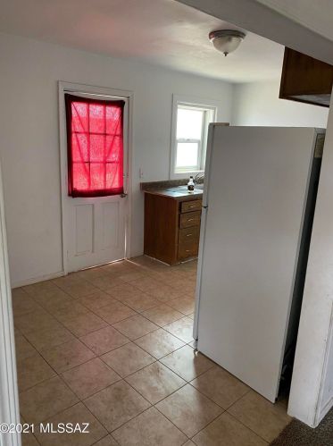 135 Blacklidge Dr, Tucson AZ 85705-3829 exterior