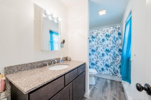 64 Laurelwood Rd, Groton CT  06340-4206 exterior