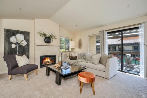 41 Fountain Grove Cir, Fairfield CA  94558-2483 exterior