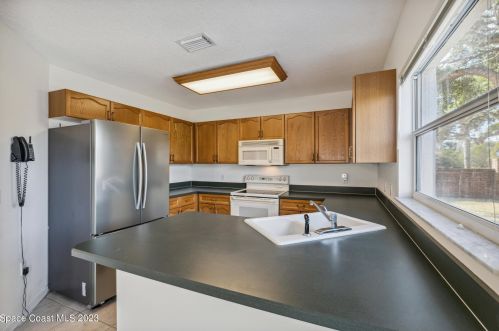 222 Summers Creek Dr, Merritt Island FL  32952-2684 exterior