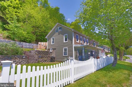 664 Fireline Rd, Palmerton, PA 18071-5502