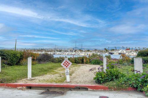 2980 Nichols St, San Diego CA  92106-3425 exterior