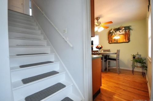 16 Oval Ln, Manchester CT  06040-4712 exterior