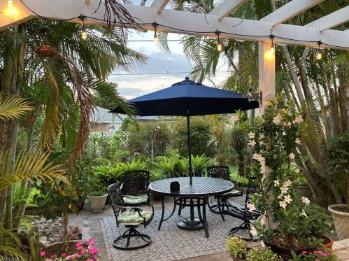 5401 22nd Ave, Naples, FL 34116-6819