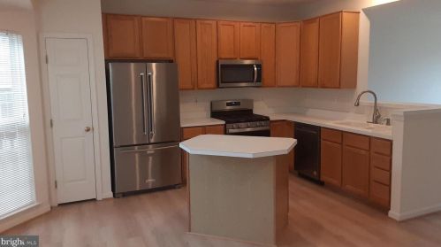 2569 Chase Wellesley Dr, Herndon, VA 20171-3496