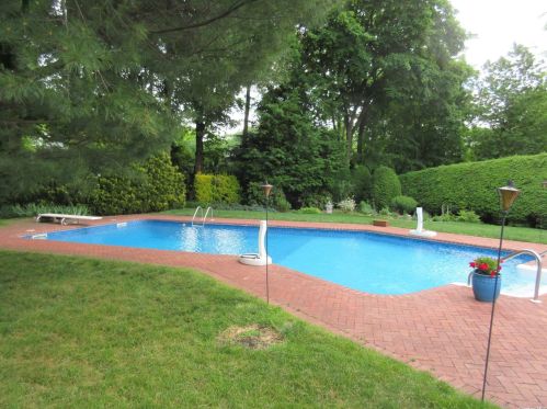 18 Hardwick Dr, Huntington Station NY  11746-4506 exterior