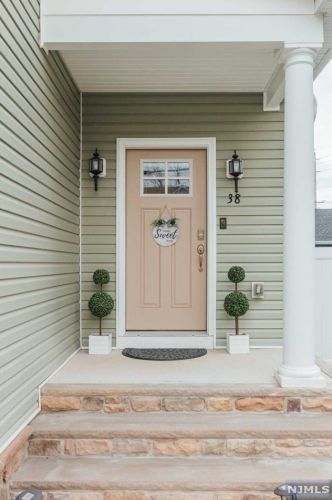 38 Walnut St, Little Falls NJ  07424-1402 exterior