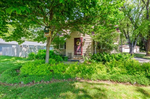 640 Lisbon Rd, Oconomowoc, WI 53066-2975