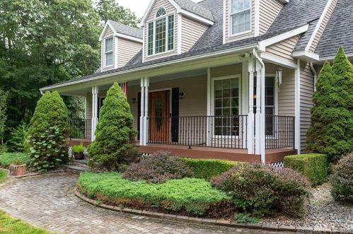 62 Hemlock Rd, Roxbury, CT 06783-1411