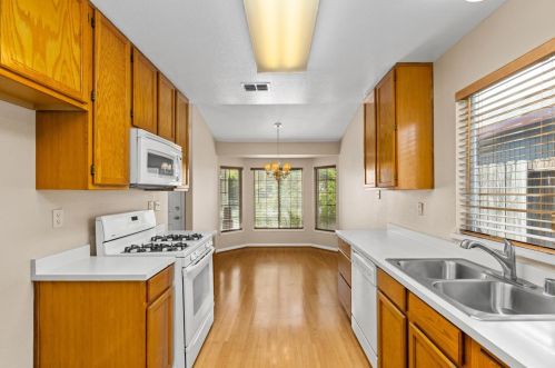 6820 2nd St, Rio Linda, CA 95673-2021