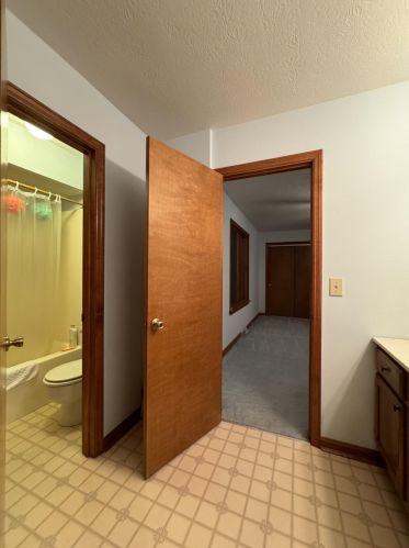 1 Cedar Pt, Newport KY  41076-1743 exterior