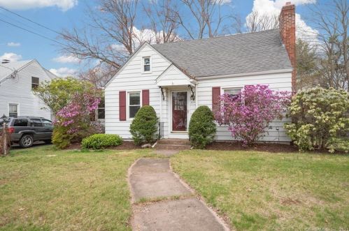 205 Woodland St, Manchester, CT 06042-3011