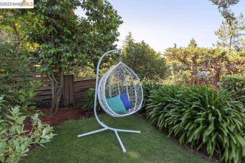 6361 Ascot Dr, Oakland CA 94611-1710 exterior