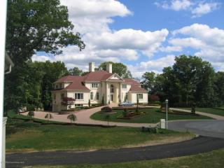 312 Bayview Dr, Morganville, NJ 07751-4650