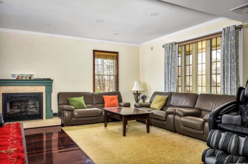 269 Schenck Ave, Great Neck, NY 11021-3944