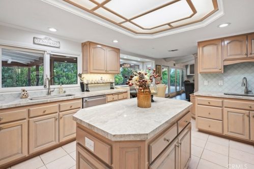 644 Mariposa Dr, Redlands CA  92373-7354 exterior