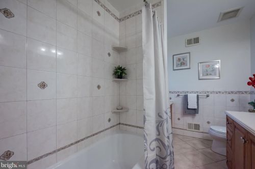 1912 Beechwood Dr, Wilmington DE  19810-4359 exterior