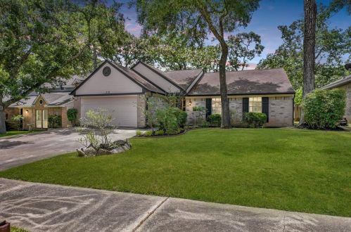 312 Oxford Dr, Conroe TX  77303-1815 exterior