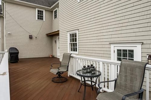 882 Silvermine Rd, New Canaan CT  06840-4332 exterior