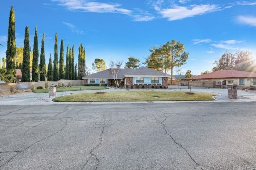 2568 Still Meadow Ln, Lancaster, CA 93536-5362