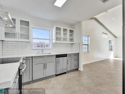 212 2nd Ct, Dania Beach FL  33004-4813 exterior