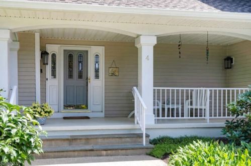 4 Kestrel Ln, Bedminster, NJ 07921-1863
